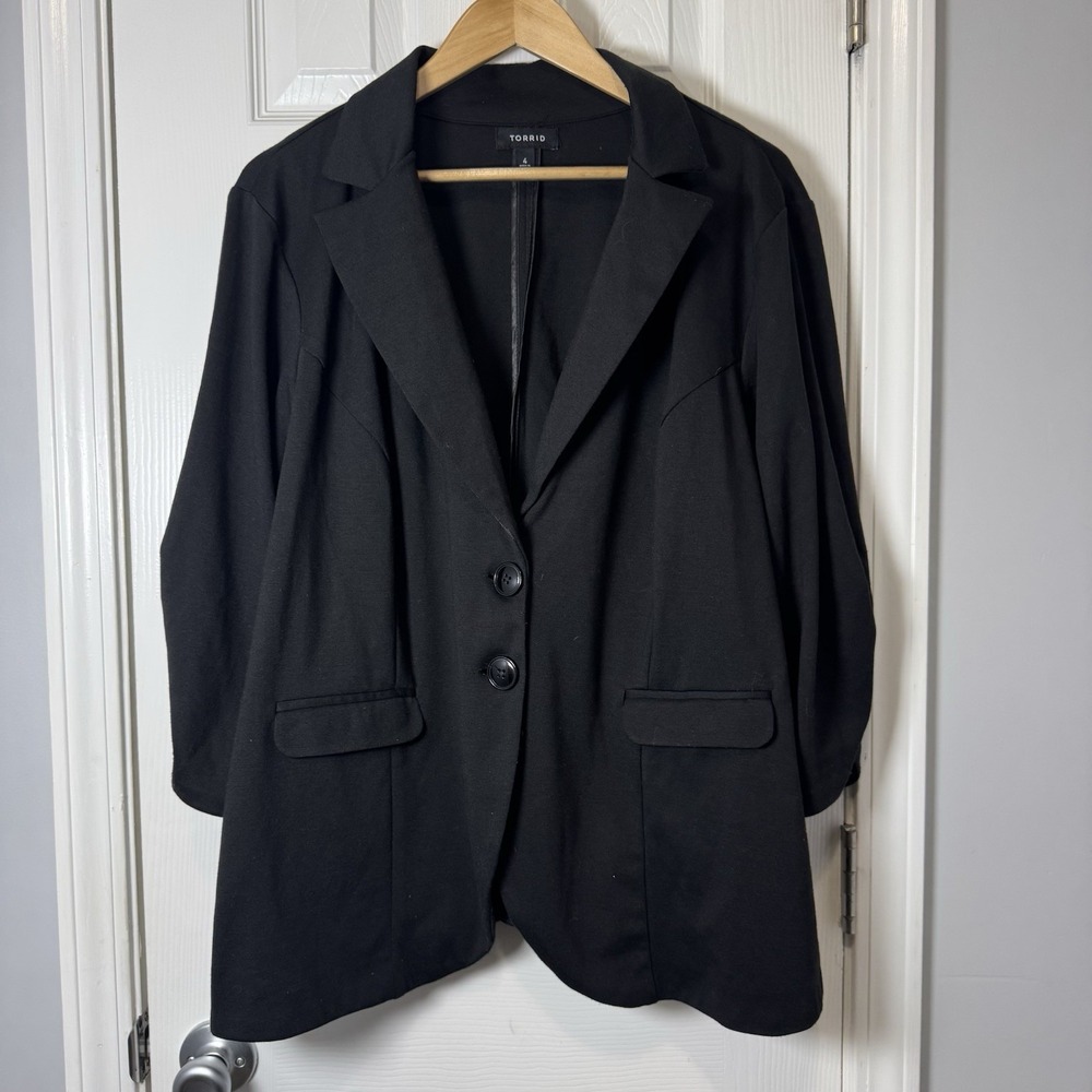 Torrid women's Two Button ruched sleeves Black soft stretchy Blazer Size 4 4X